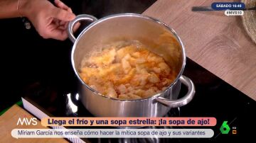 Miriam García cocina, paso a paso, una sopa de ajo para dos personas en Más Vale Sábado