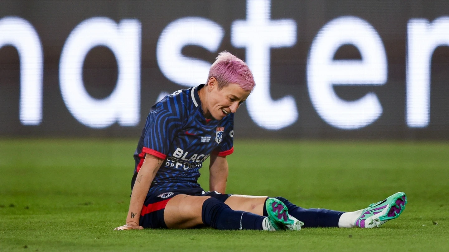 Megan Rapinoe, en el suelo Megan Rapinoe, en el suelo