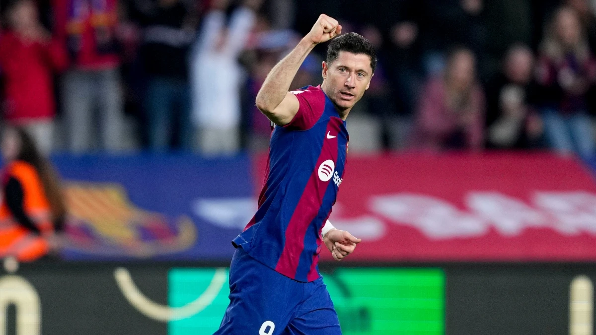 Lewandowski celebra un gol con el Barça