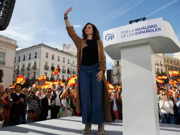 Isabel Díaz Ayuso en la manifestación contra la amnistía en Madrid