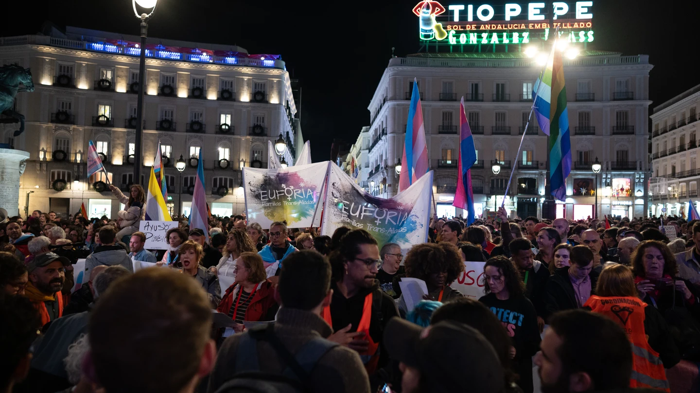 Protesta contra Ayuso por recortar derechos LGTBI en Madrid Protesta contra Ayuso por recortar derechos LGTBI en Madrid