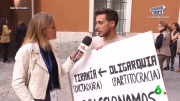 Un manifestante, a Andrea Ropero sobre la ley de amnistía: "Quebranta el principio de igualdad de los españoles"