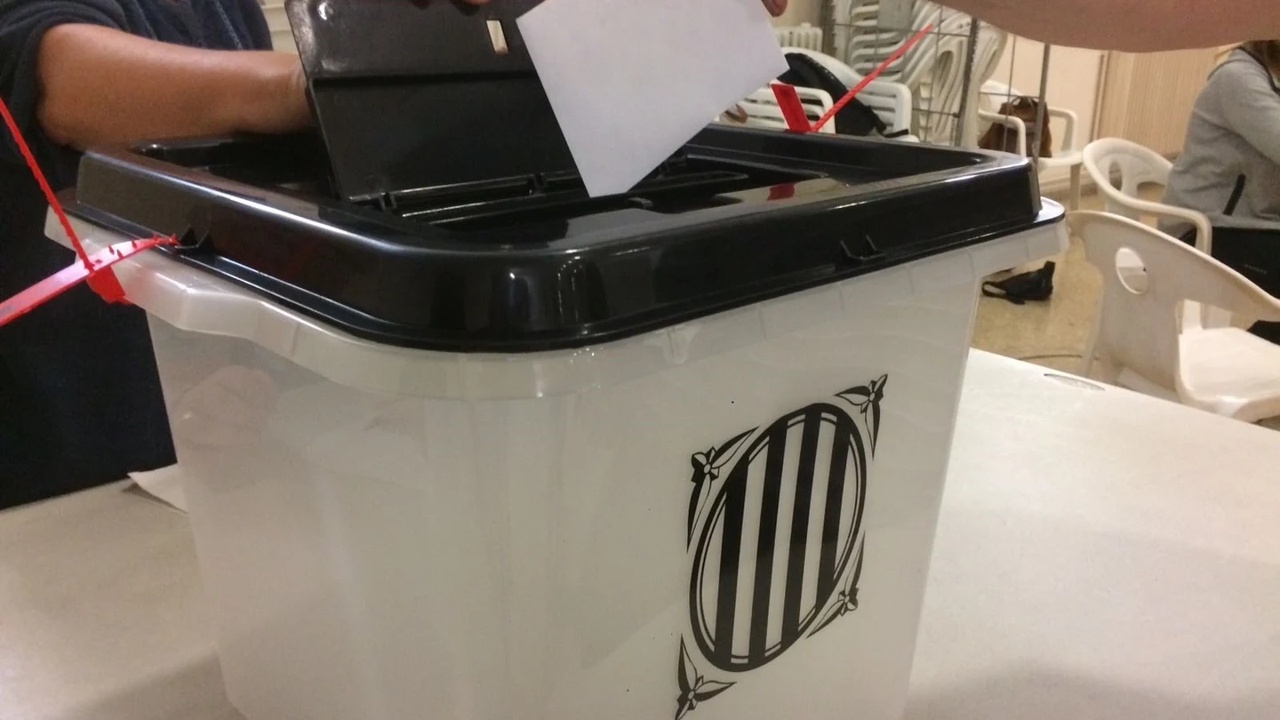 Urna situada en la escuela de la Concepció de Barcelona el referéndum del 1-O Urna situada en la escuela de la Concepció de Barcelona el referéndum del 1-O