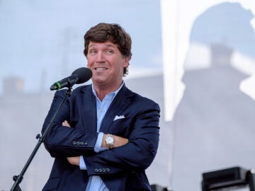 Who is Tucker Carlson, the American who joined the Ferraz protests with Abascal