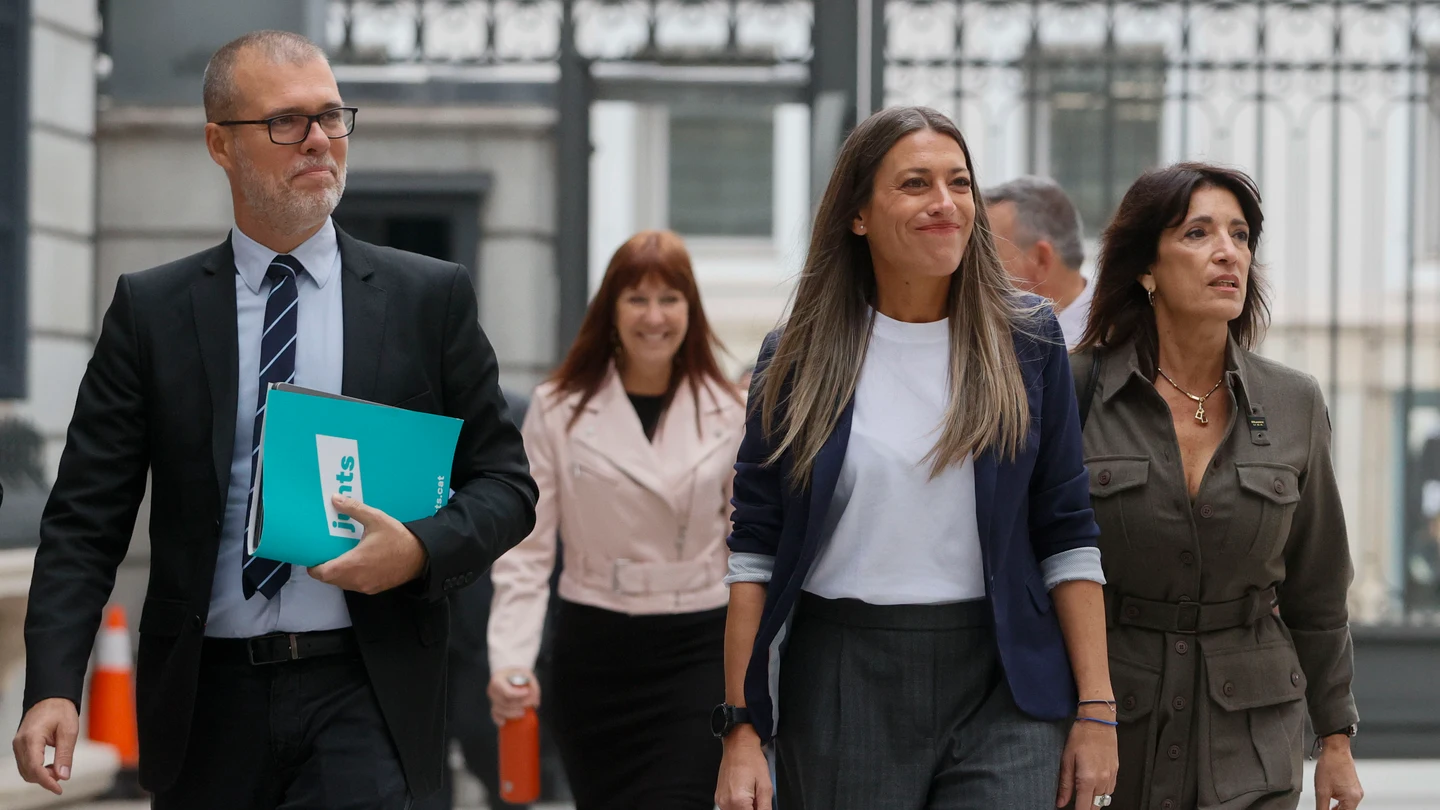 Miriam Nogueras encabeza el grupo de diputados de Junts a su llegada al Congreso Miriam Nogueras encabeza el grupo de diputados de Junts a su llegada al Congreso