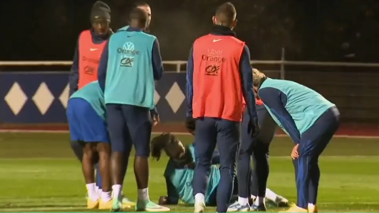 Camavinga se retira lesionado con Francia por un golpe en la rodilla Camavinga se retira lesionado con Francia por un golpe en la rodilla