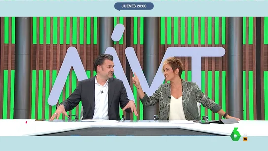 La respuesta de Cristina Pardo a Iñaki López tras definirse como presentador de Hacendado "No te vendas así delante de la empresa", recomienda Cristina Pardo a Iñaki López después de que despida el Más Vale Tarde de hoy catalogándose como "presentador de Hacendado". El divertido momento, en este vídeo.