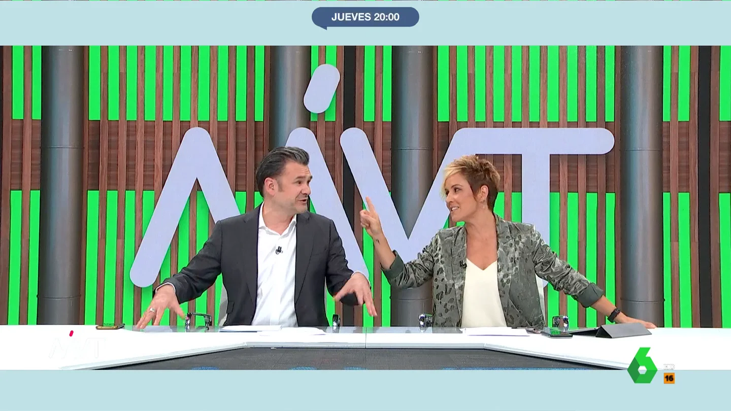 La respuesta de Cristina Pardo a Iñaki López tras definirse como presentador de Hacendado "No te vendas así delante de la empresa", recomienda Cristina Pardo a Iñaki López después de que despida el Más Vale Tarde de hoy catalogándose como "presentador de Hacendado". El divertido momento, en este vídeo.