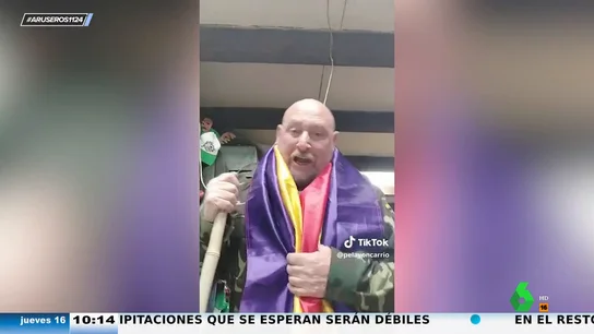 El monumental enfado viral de un asturiano tras votar a Podemos: "Todavía venís a tocar los cojo***" El monumental enfado viral de un asturiano tras votar a Podemos: "Todavía venís a tocar los cojo***"