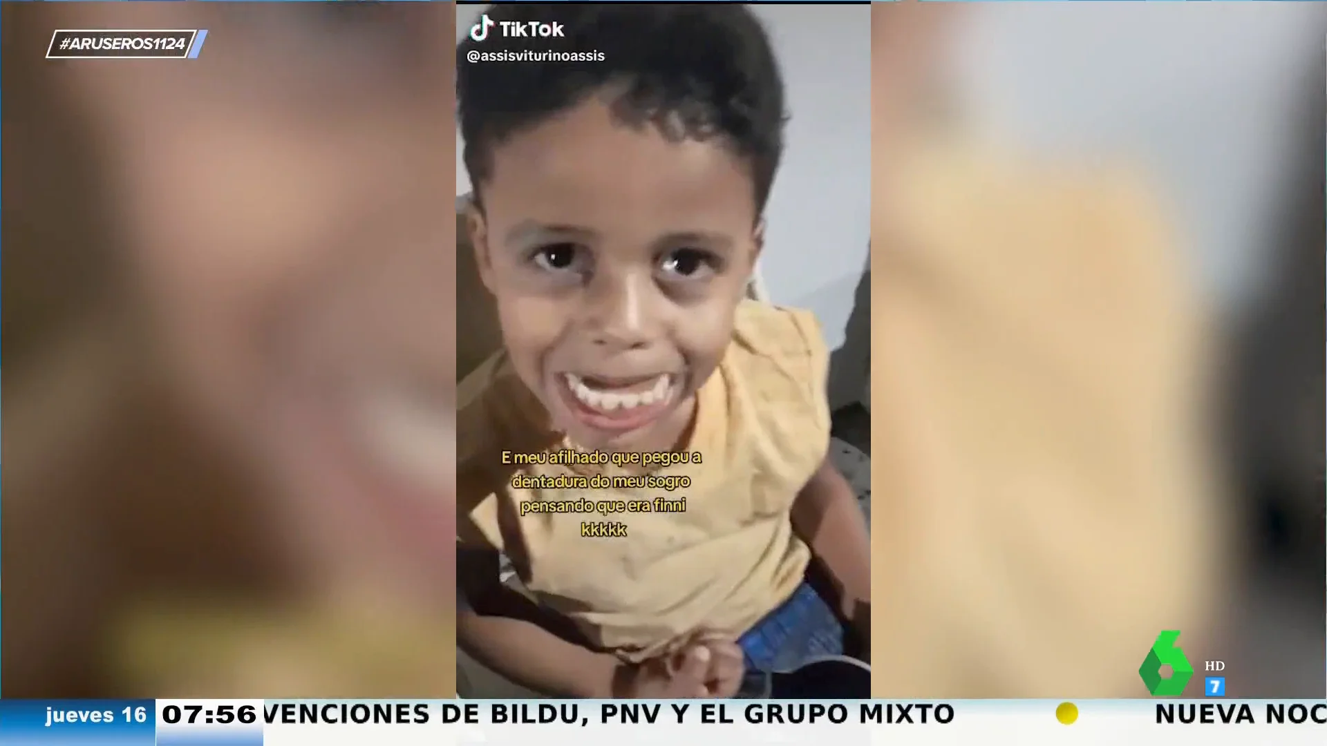 La divertida travesura de este niño que le roba la dentadura postiza a su abuelo