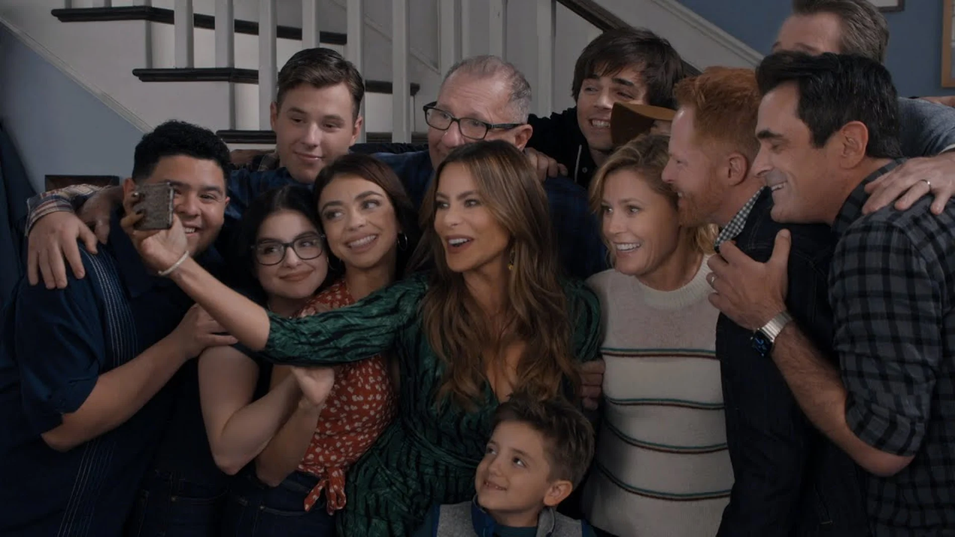 El reparto al completo de &#39;Modern Family&#39; en una de las escenas del final de la serie.
