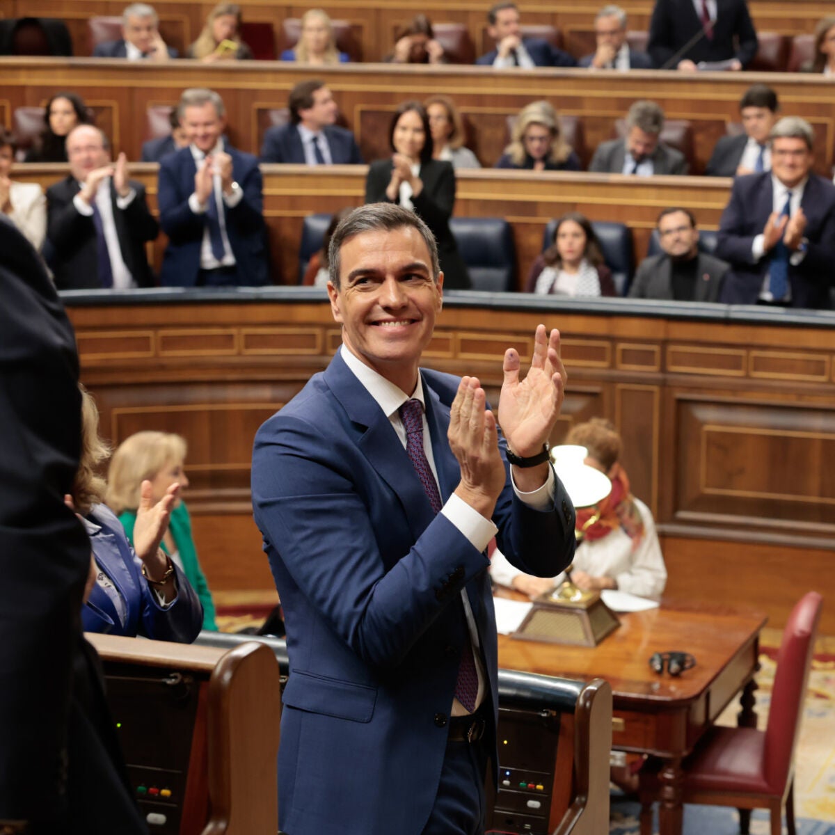 Pedro Sánchez, investido presidente del Gobierno con una mayoría que deja  solos a PP, Vox y UPN
