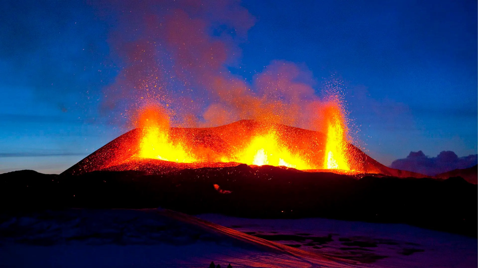 Imagen de archivo (25/03/2010) del volcán Eyjafjallajockull al sur de Islandia.