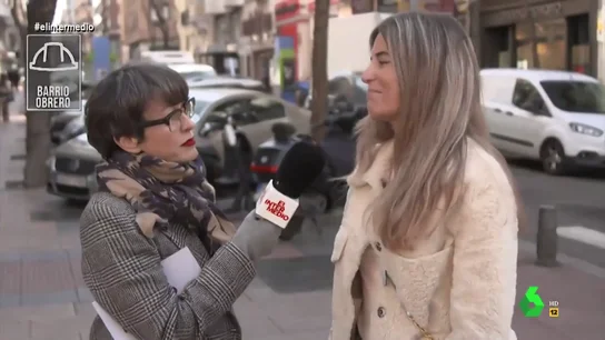 Una vecina de un barrio rico no ve "gran problema" en comer bien cobrando 950 euros: "La compra está muy barata" Una vecina de un barrio rico no ve "gran problema" en comer bien cobrando 950 euros: "La compra está muy barata"