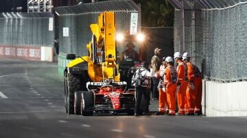 El Ferrari de Sainz, tras el 'alcantarillazo' en Las Vegas