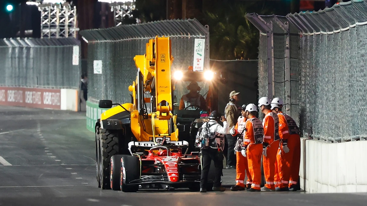 El Ferrari de Sainz, tras el 'alcantarillazo' en Las Vegas