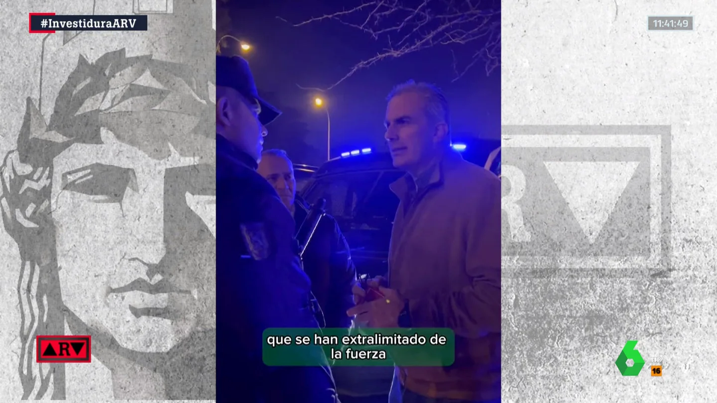 Ortega Smith acusa a la Policía de cometer "abusos de autoridad" en Ferraz y advierte: "Vamos a estar muy pendientes" Ortega Smith acusa a la Policía de cometer "abusos de autoridad" en Ferraz y advierte: "Vamos a estar muy pendientes"