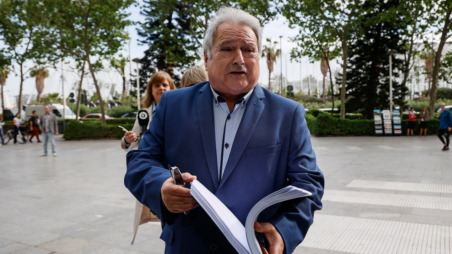 El expresidente de la Diputación y del PP de Valencia, Alfonso Rus, a su llegada al juicio del 'caso Imelsa' El expresidente de la Diputación y del PP de Valencia, Alfonso Rus, a su llegada al juicio del 'caso Imelsa'