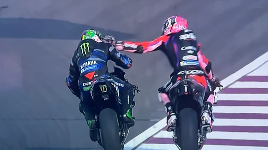 Momento de la agresión de Aleix Espargaró a Franco Morbidelli Momento de la agresión de Aleix Espargaró a Franco Morbidelli