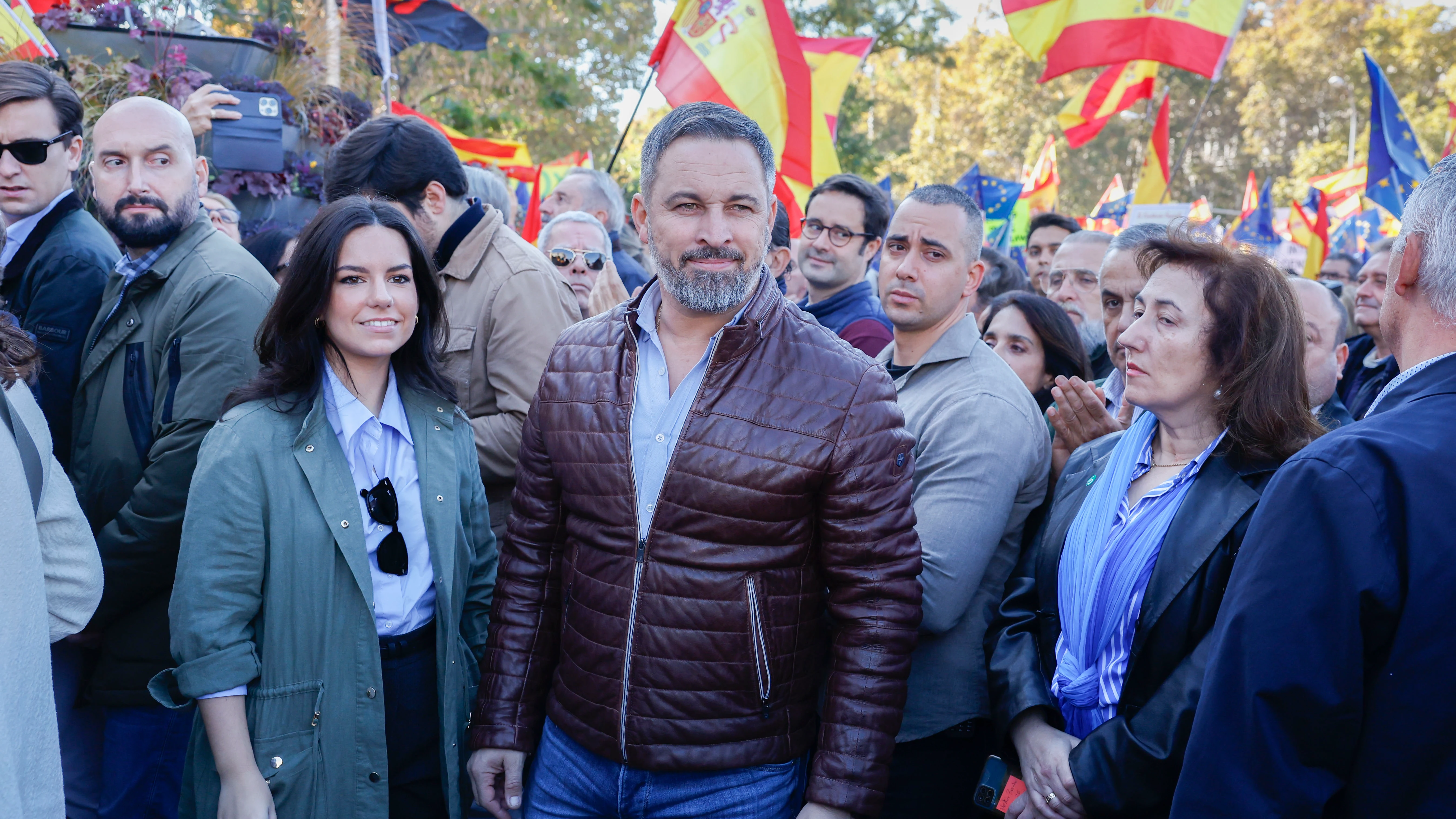 Feijóo y Abascal evitan una foto conjunta pero acuerdan una respuesta coordinada frente al Gobierno