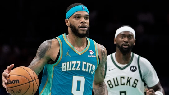 Miles Bridges, junto a Bobby Portis Miles Bridges, junto a Bobby Portis