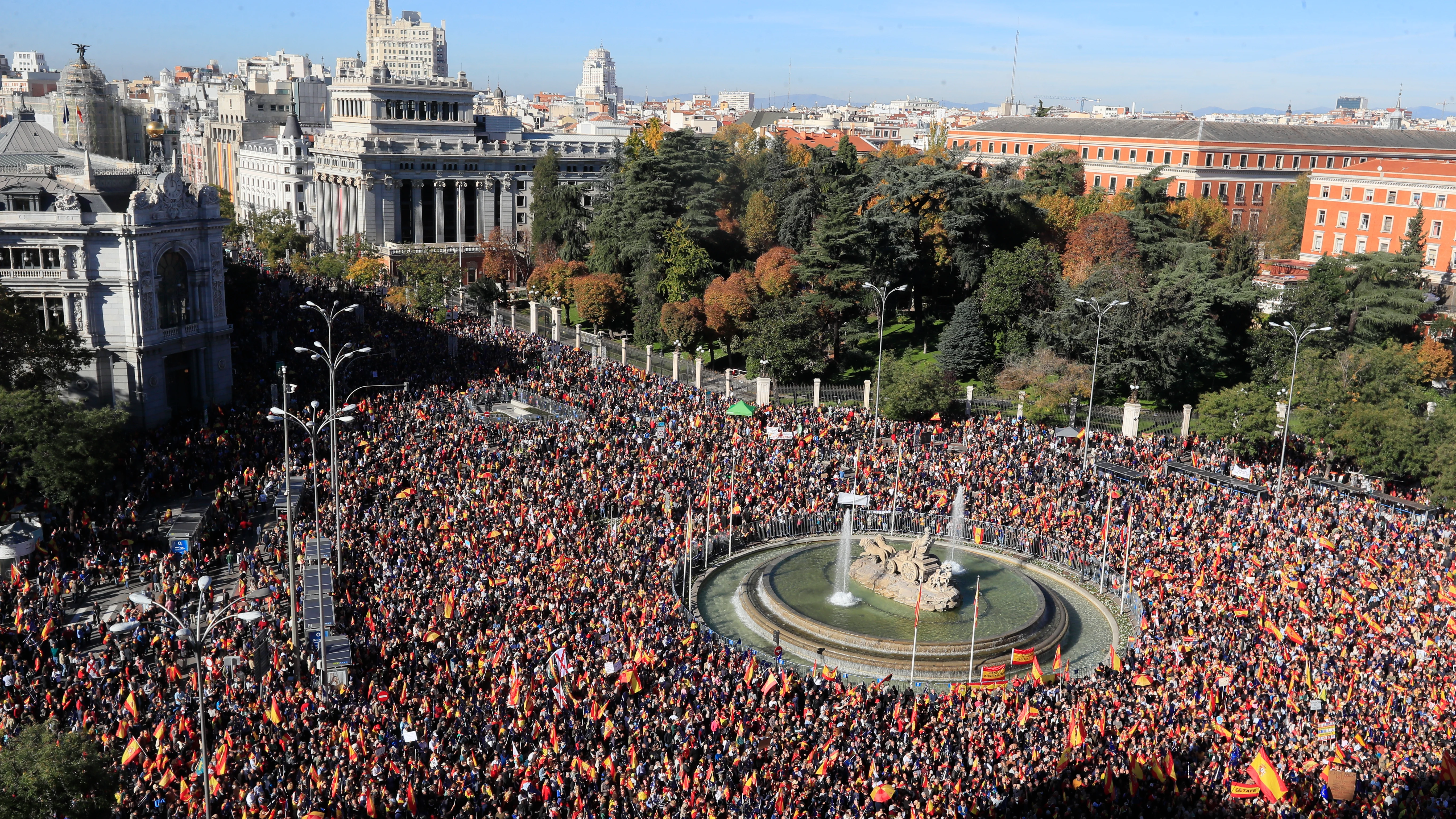 Decenas de miles de manifestantes protestan de nuevo en Madrid en contra de la amnistía con el respaldo de PP y Vox