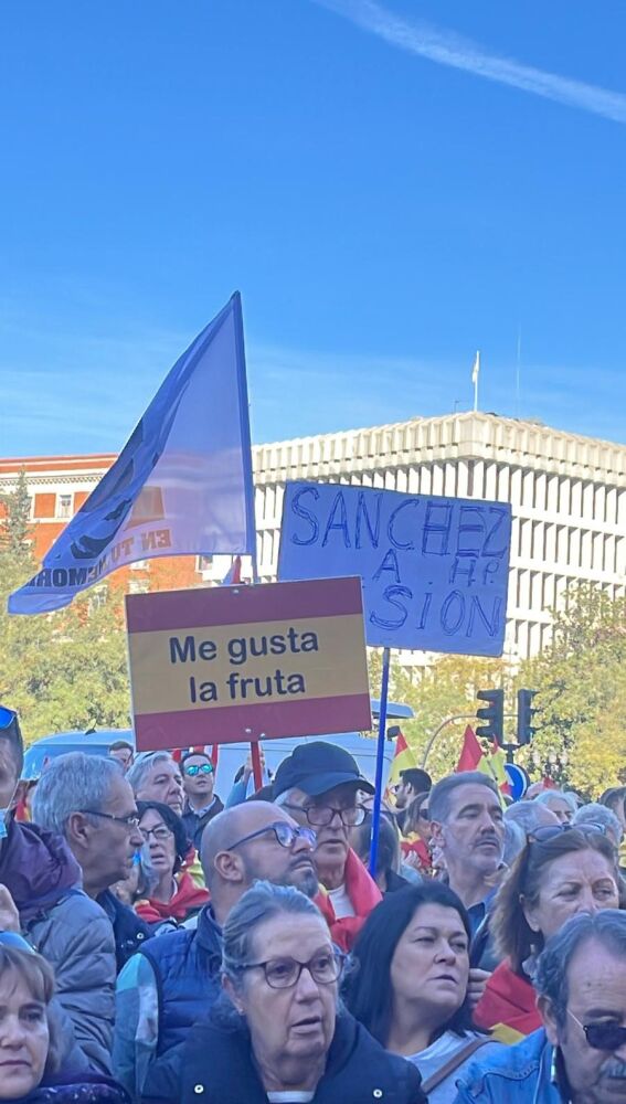 Los primeros manifestantes llegan a Cibeles