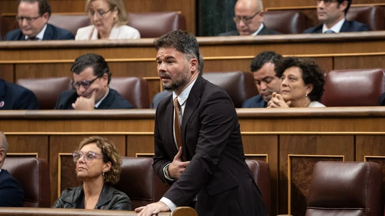 Imagen de archivo de Gabriel Rufián durante el debate de investidura de Pedro Sánchez en el Congreso ERC también quiere un verificador internacional para su pacto con el PSOE