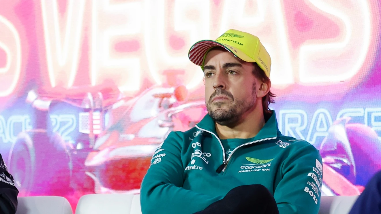 Fernando Alonso, ante los medios