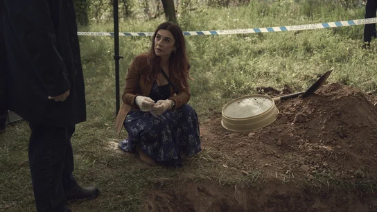 Maite (Miren Ibarguren) investiga la aparición de un nuevo cadáver en Belmonte ('Todos mienten' T2). Maite (Miren Ibarguren) investiga la aparición de un nuevo cadáver en Belmonte ('Todos mienten' T2).