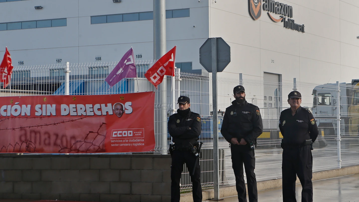 Imagen de archivo la huelga de dos días por los trabajadores de Amazon el año 2018 Imagen de archivo la huelga de dos días por los trabajadores de Amazon el año 2018