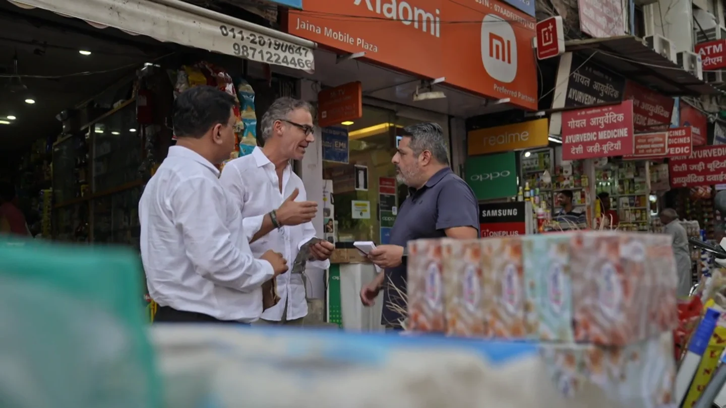 "Espero, por el bien de la humanidad, que no lo consigáis": Jalis de la Serna logra comprar potentes antibióticos sin receta en la India "Espero, por el bien de la humanidad, que no lo consigáis": Jalis de la Serna logra comprar potentes antibióticos sin receta en la India