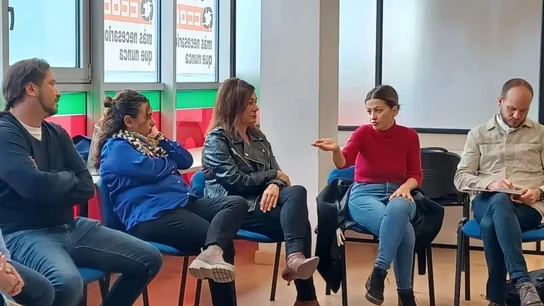 La ex eurodiputada y portavoz de IU, Sira Rego, con representantes de CCOO de distintas plantas de Siemens Gamesa. La ex eurodiputada y portavoz de IU, Sira Rego, con representantes de CCOO de distintas plantas de Siemens Gamesa.