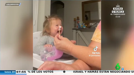 Así se divierte este bebé aprendiendo a soplar las velas para su primer cumpleaños Así se divierte este bebé aprendiendo a soplar las velas para su primer cumpleaños