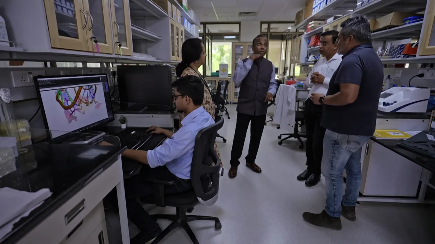 Un biólogo indio asegura que las grandes farmacéuticas no quieren encontrar un antibiótico que acabe con las superbacterias Un biólogo indio asegura que las grandes farmacéuticas no quieren encontrar un antibiótico que acabe con las superbacterias