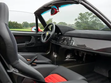 El exclusivísimo Ferrari que Rod Stewart compró hace 26 años se vende ahora por 3,4 millones de euros… y con sus botas dentro El exclusivísimo Ferrari que Rod Stewart compró hace 26 años se vende ahora por 3,4 millones de euros… y con sus botas dentro