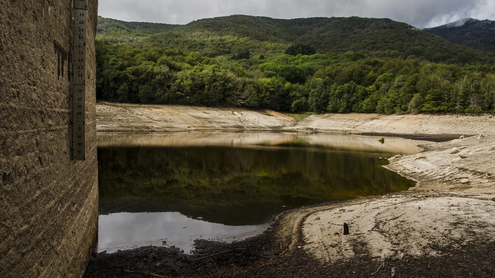 El pantano de Santa Fe seco, en el parque natural del Montseny, a 19 de septiembre de 2023, en Fogás de Monclús, Barcelona, Catalunya (España).El pantano de Santa Fe seco, en el parque natural del Montseny, a 19 de septiembre de 2023, en Fogás de Monclús, Barcelona, Catalunya (España).