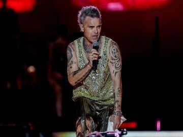 A woman dies after a severe fall during a Robbie Williams concert in Australia