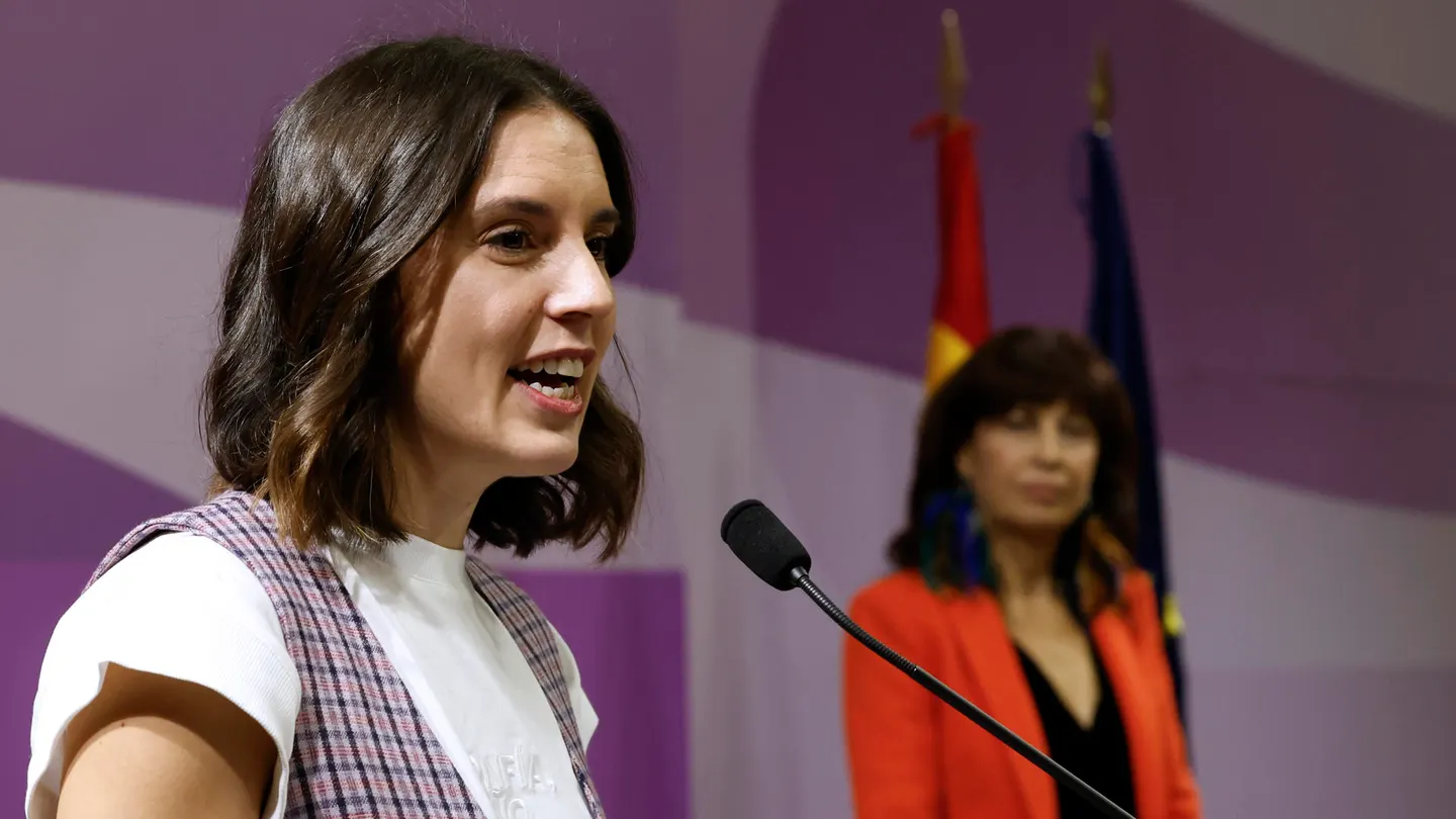 Irene Montero, exministra de Igualdad, en el acto de traspaso de cartera ministerial a Ana Redondo. Irene Montero, exministra de Igualdad, en el acto de traspaso de cartera ministerial a Ana Redondo.