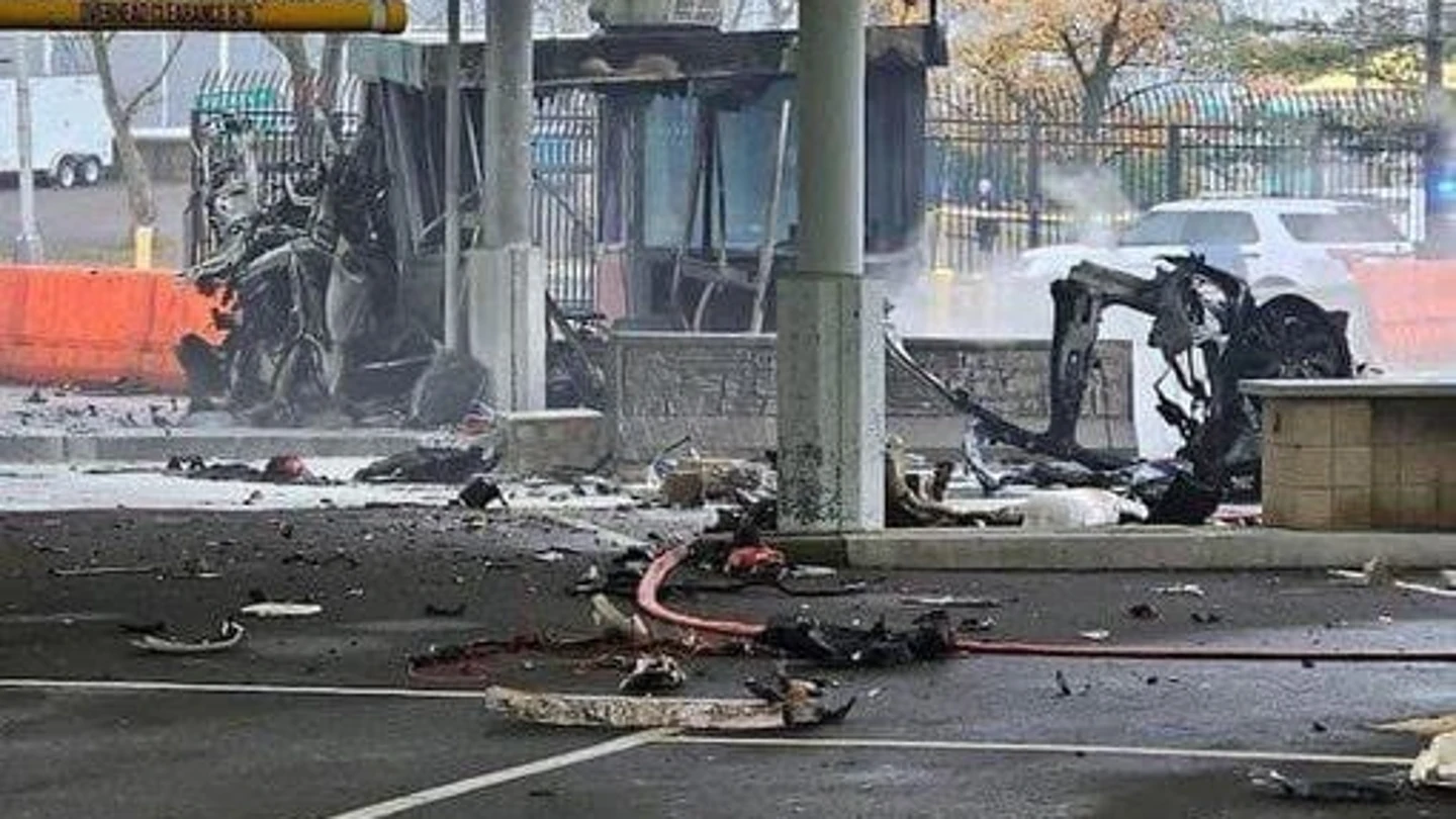El FBI investiga la explosión de un coche en el puente que conecta Estados Unidos y Canadá El FBI investiga la explosión de un coche en el puente que conecta Estados Unidos y Canadá