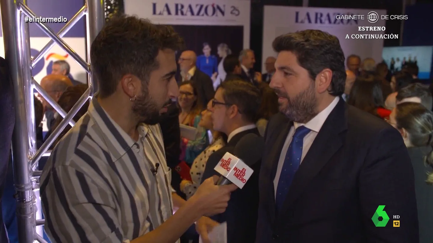 La 'exclusiva' de López Miras a Isma Juárez La 'exclusiva' de López Miras a Isma Juárez