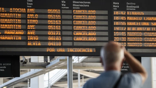 ¿Qué hacer si tu AVE, tren de Larga y Media Distancia ha sido cancelado por la huelga de Renfe y Adif? ¿Qué hacer si tu AVE, tren de Larga y Media Distancia ha sido cancelado por la huelga de Renfe y Adif?