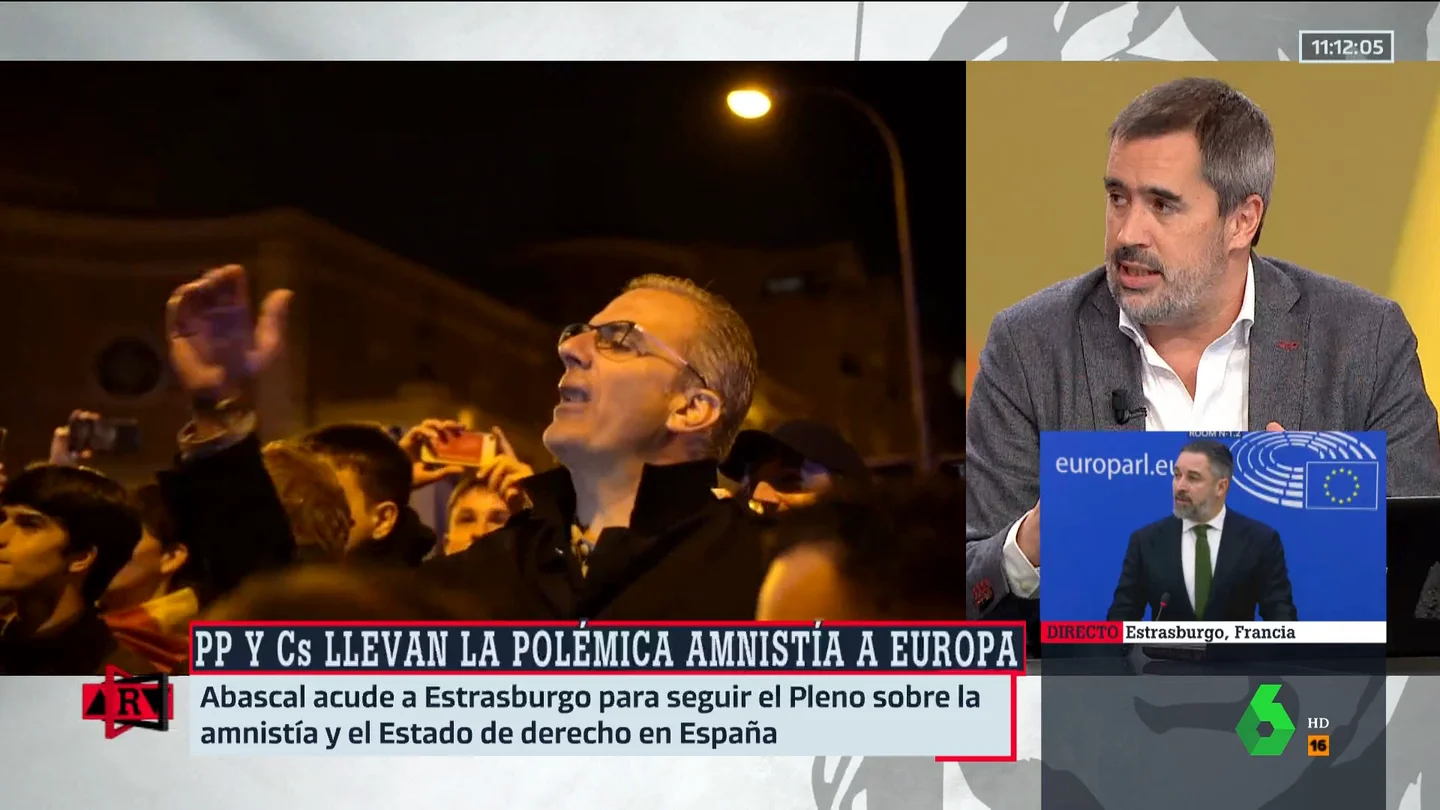 La contundente respuesta de un policía a Ortega Smith durante las protestas en Ferraz La contundente respuesta de un policía a Ortega Smith durante las protestas en Ferraz
