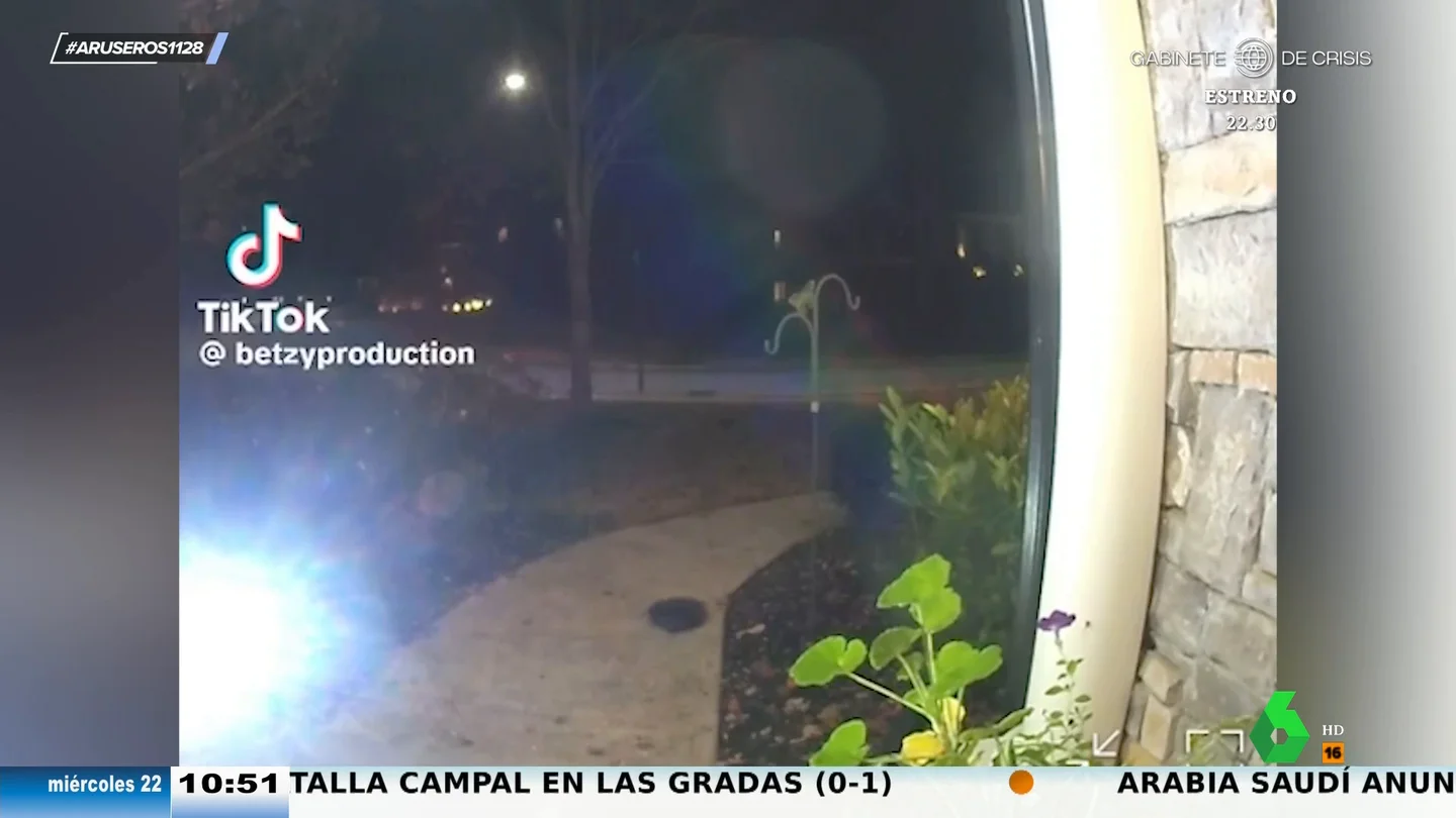 Un robot aspirador 'huye' de su casa en plena noche: "Ya había amenazado con coger la puerta e irse" Un robot aspirador 'huye' de su casa en plena noche: "Ya había amenazado con coger la puerta e irse"