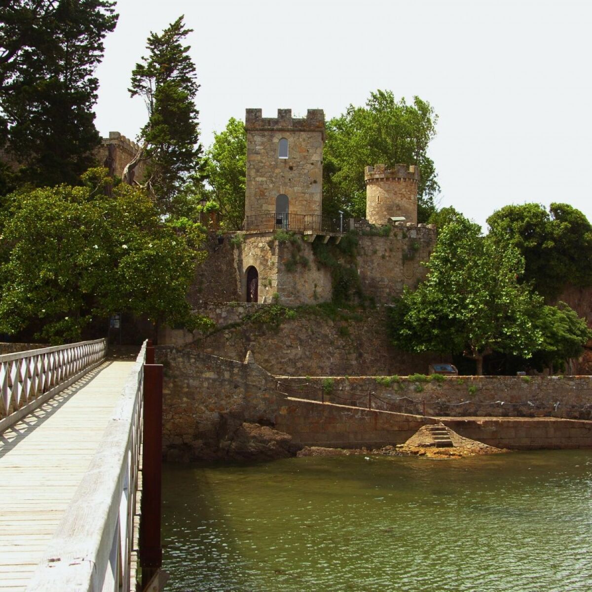 Castillo de Santa Cruz de Oleiros su curiosa historia y su