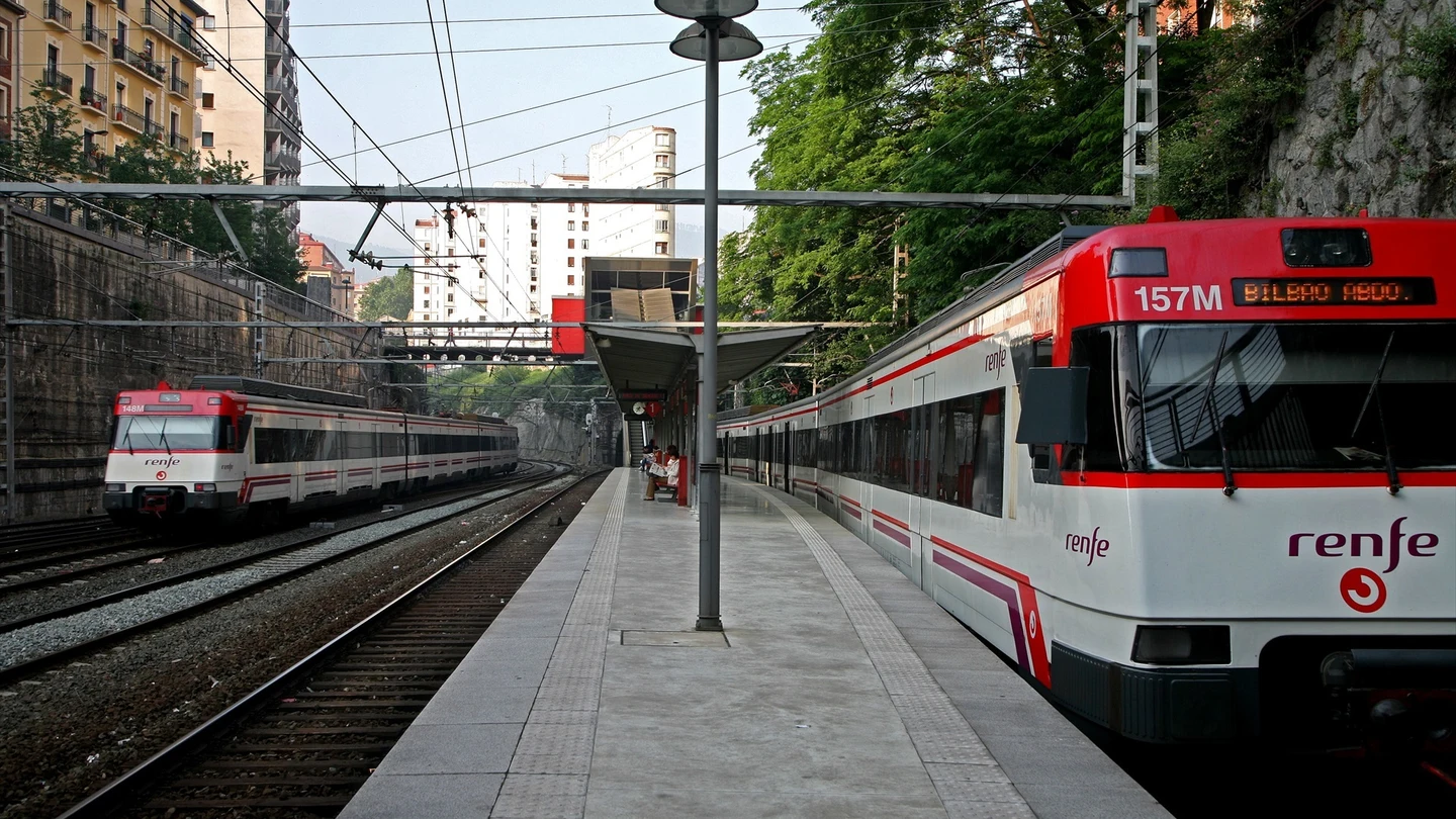 Estación de cercanías de Renfe Zabalburu Estación de cercanías de Renfe Zabalburu