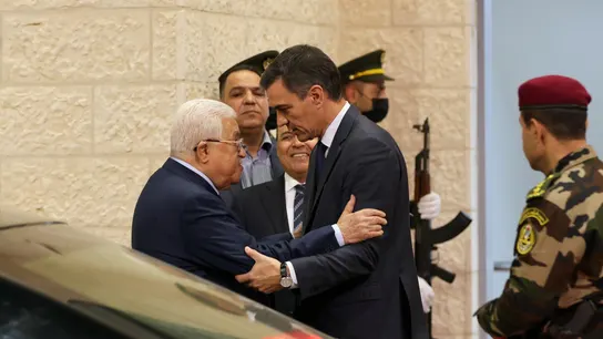 El presidente del Gobierno, Pedro Sánchez, con el presidente palestino, Mahmoud Abbas, en Ramala, Cisjordania. El presidente del Gobierno, Pedro Sánchez, con el presidente palestino, Mahmoud Abbas, en Ramala, Cisjordania.