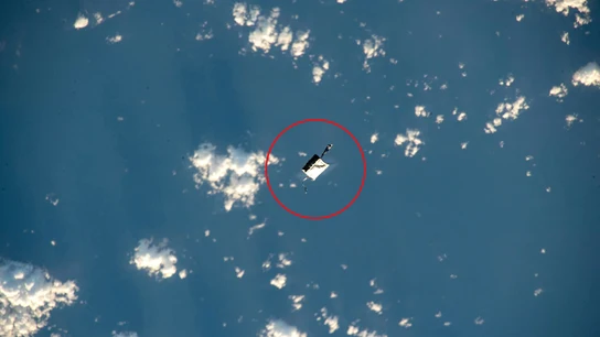 La bolsa de herramientas perdida y localizada en el espacio La bolsa de herramientas perdida y localizada en el espacio