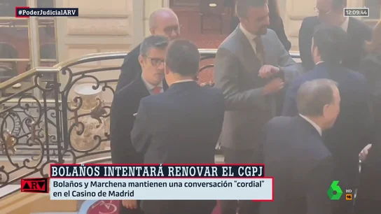 A la vista de la prensa y con gesto serio: la conversación entre el ministro Bolaños y el juez Marchena A la vista de la prensa y con gesto serio: la conversación entre el ministro Bolaños y el juez Marchena