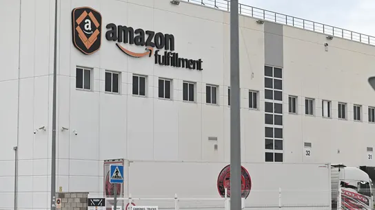 Vista de la planta que Amazón tiene en San Fernando de Henares (Madrid). Vista de la planta que Amazón tiene en San Fernando de Henares (Madrid).